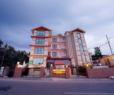 https://imgcld.yatra.com/ytimages/image/upload/t_hotel_yatra_city_desktop/v1465277426/Domestic Hotels/Hotels_Dharamshala/White Ridge Hotel/Overview.jpg